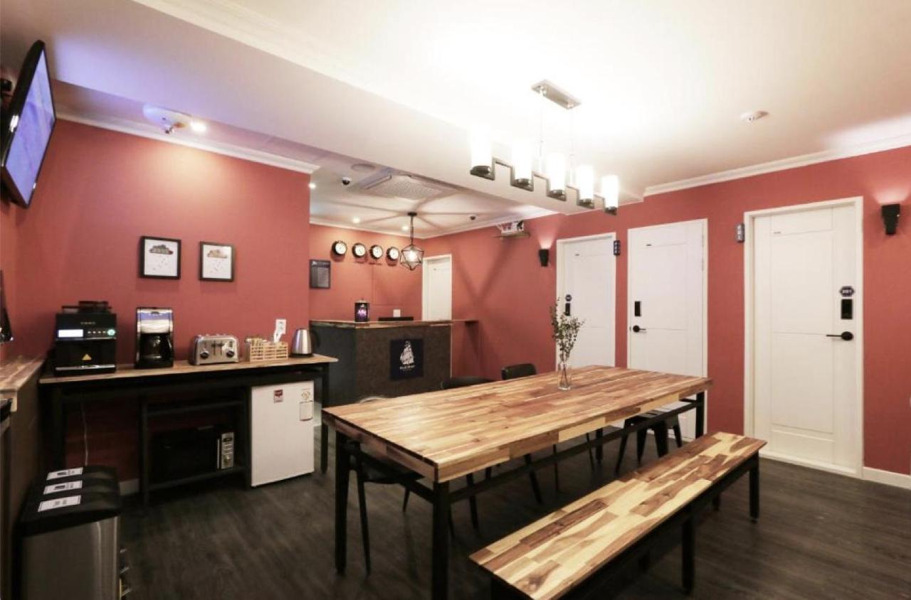 Blueboat Hostel Jeonju Exteriör bild