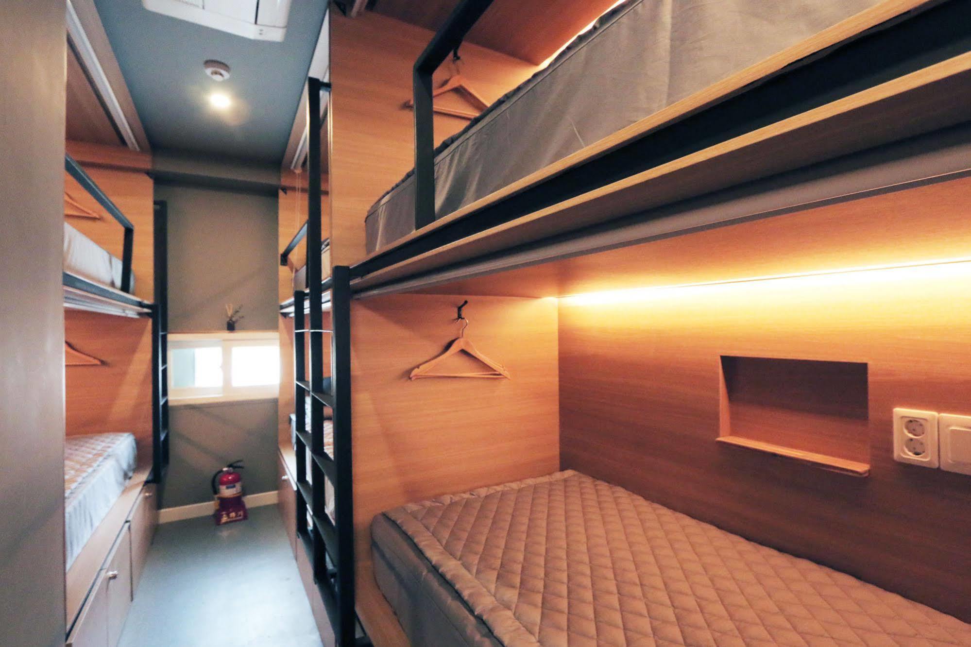 Blueboat Hostel Jeonju Exteriör bild