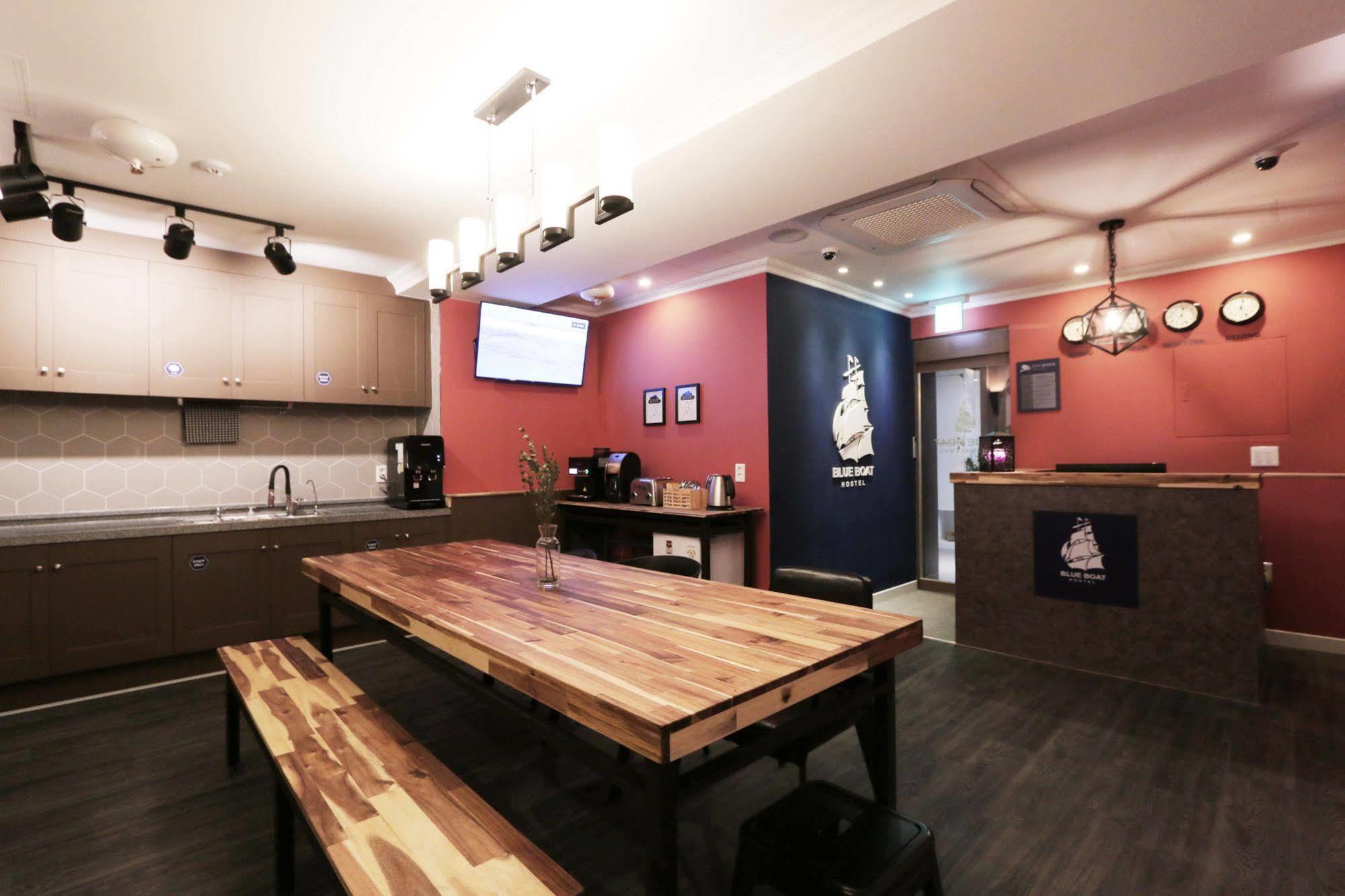 Blueboat Hostel Jeonju Exteriör bild